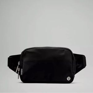 NEW LULULEMON Everywhere Belt Bag Black BNWT - Size Large